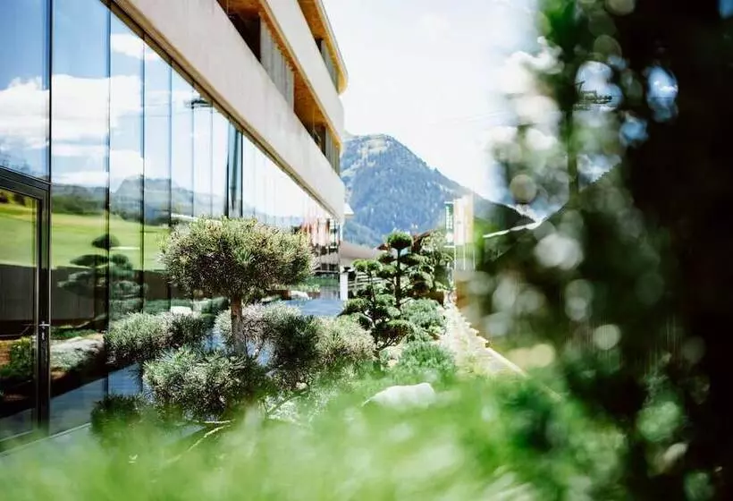 Отель Arlmont 4 Stern Superior