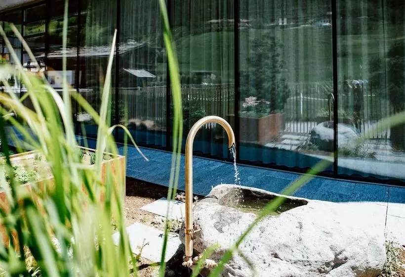 Отель Arlmont 4 Stern Superior