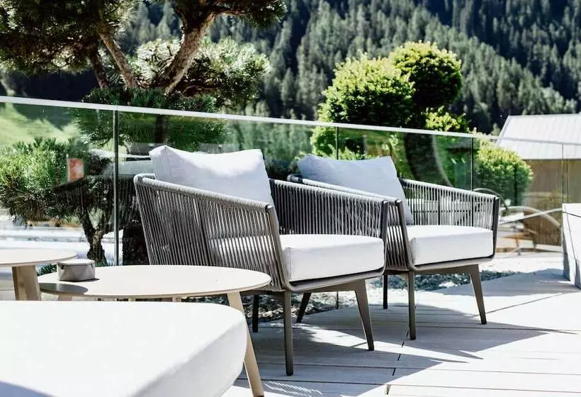 Отель Arlmont 4 Stern Superior