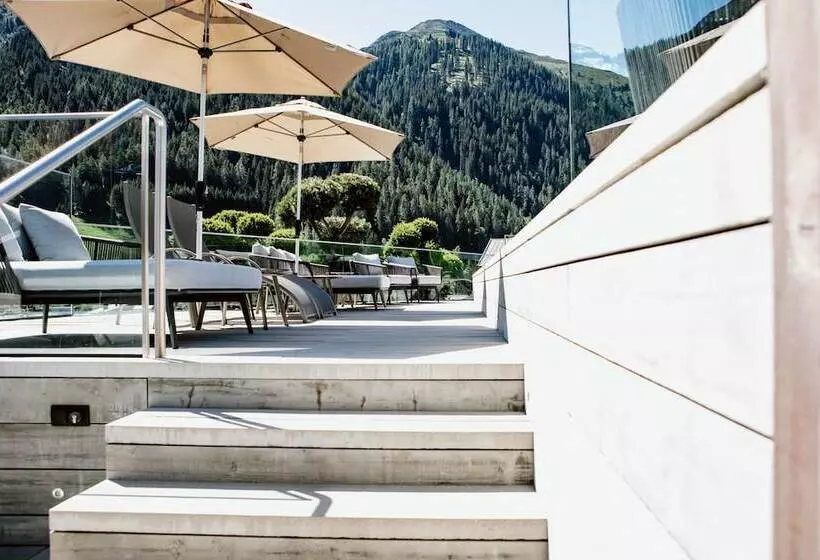 Отель Arlmont 4 Stern Superior