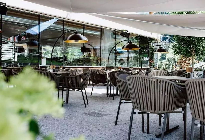 Отель Arlmont 4 Stern Superior