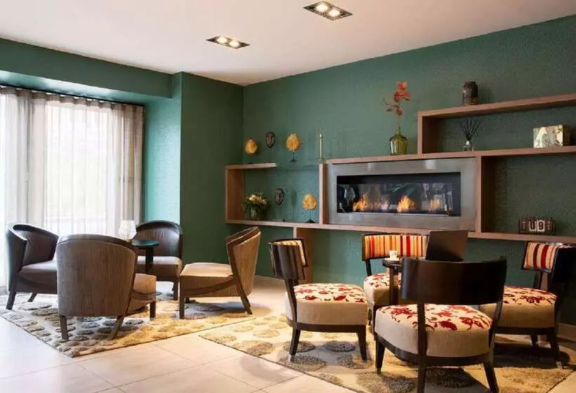 ホテル Best Western Plus Hôtel Belfort Centre Gare