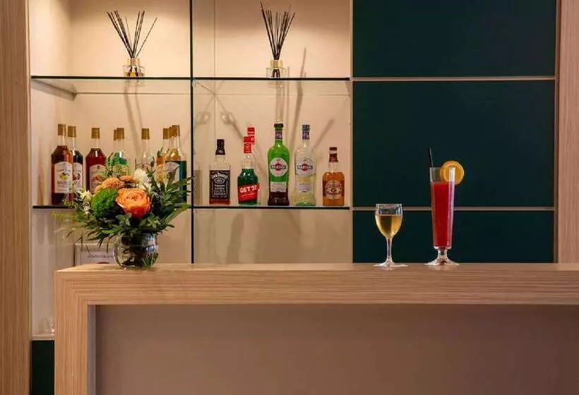 ホテル Best Western Plus Hôtel Belfort Centre Gare