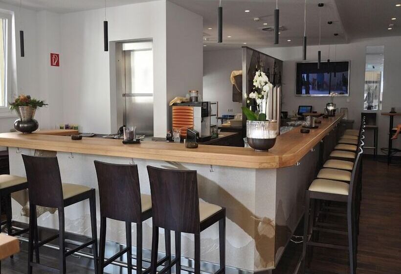 酒店 Goldener Adler Wattens