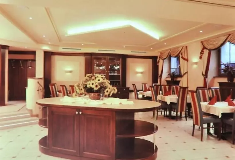 ホテル Goldener Adler Wattens