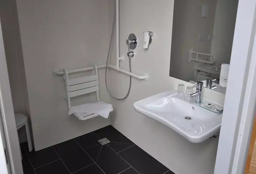 ホテル Goldener Adler Wattens