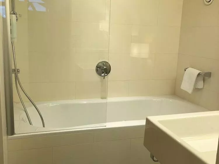 ホテル Goldener Adler Wattens