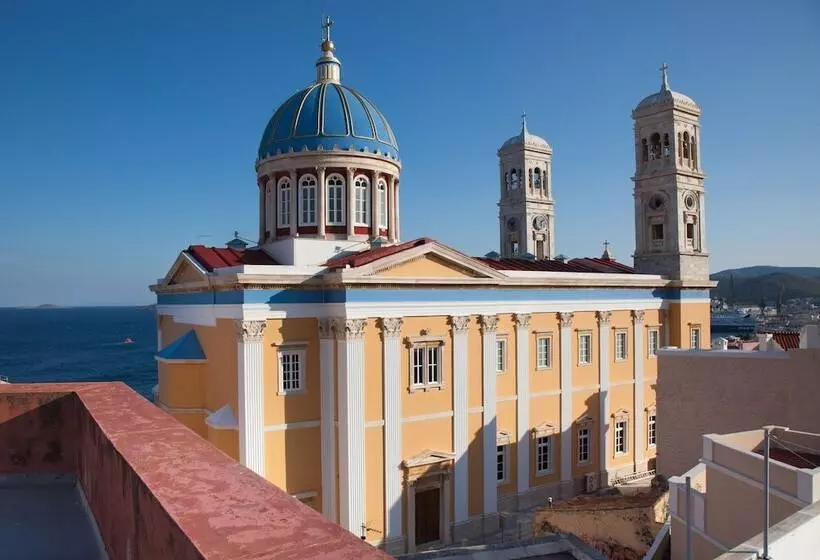 هتل Syrou Melathron