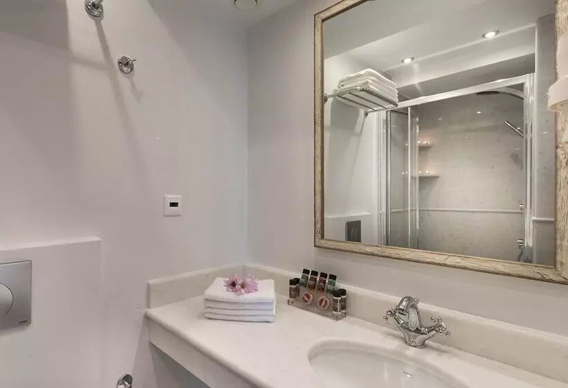 هتل Syrou Melathron