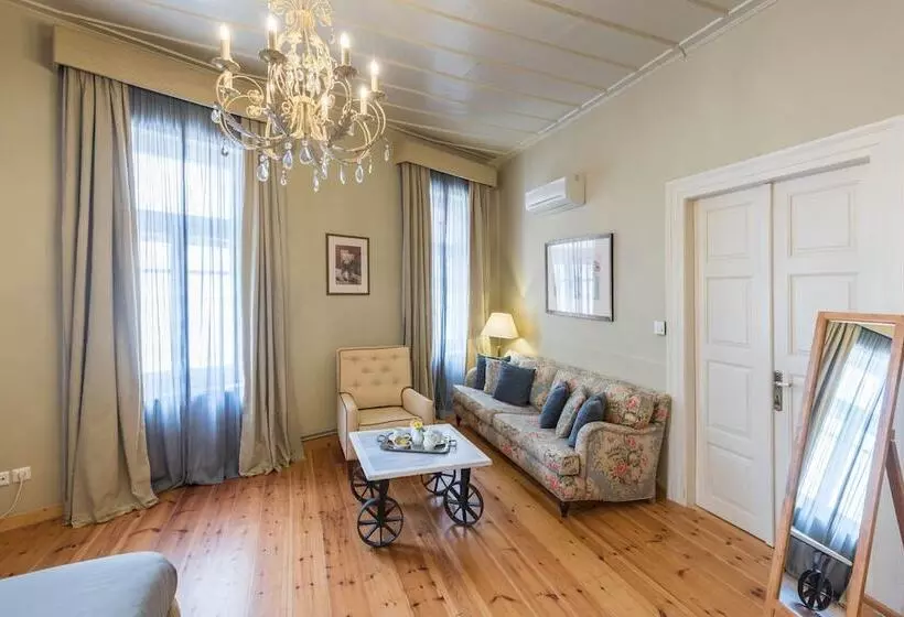 هتل Syrou Melathron