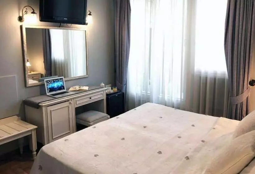 هتل Syrou Melathron