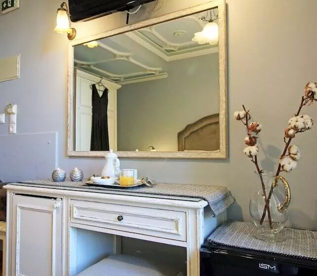 هتل Syrou Melathron