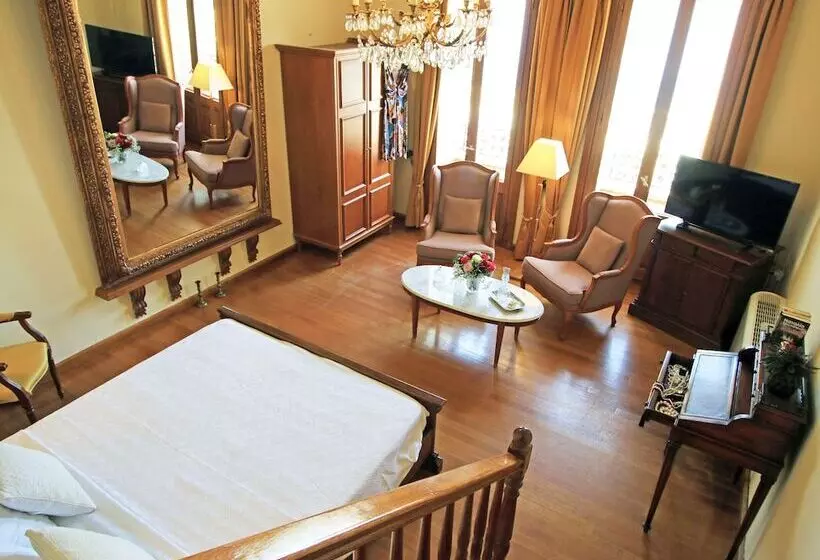 هتل Syrou Melathron