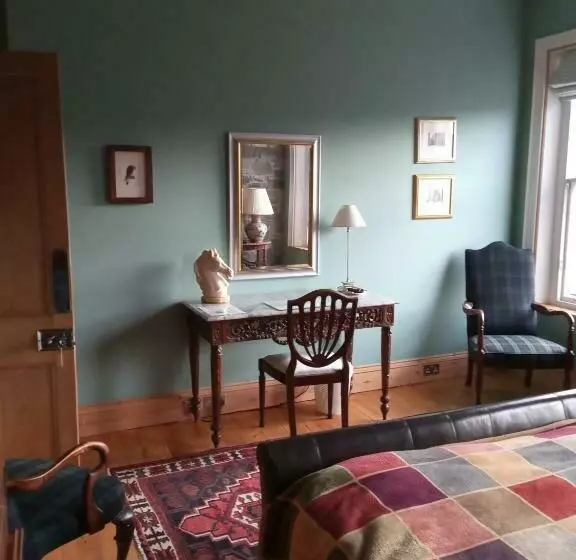 Aamiaismajoitus (B&B) Kirkview House