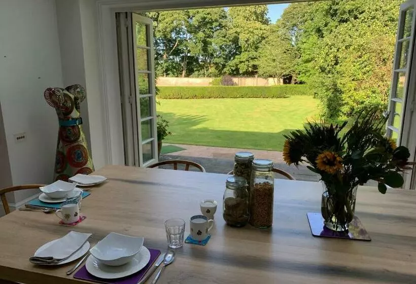 ベッドアンドブレックファースト The Old Vicarage, Evenley. Brackley