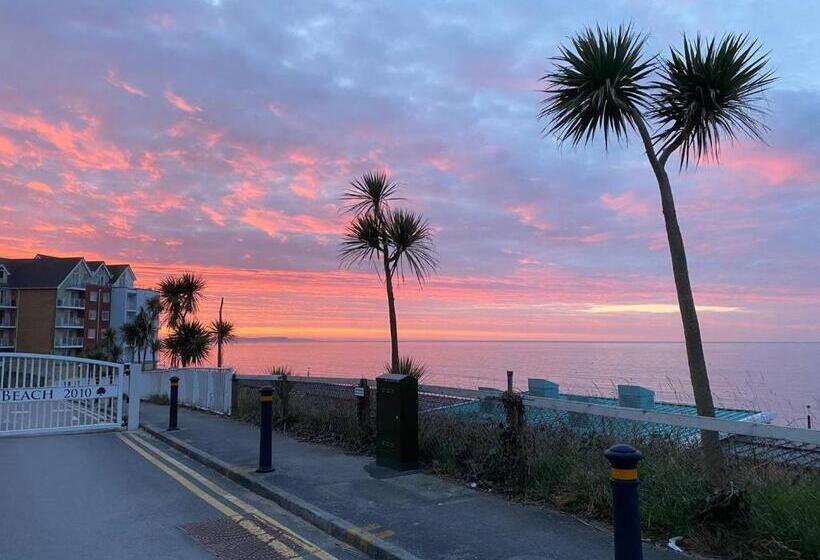 Pensão 5 Min From The Beach En Suite Room In Guest House