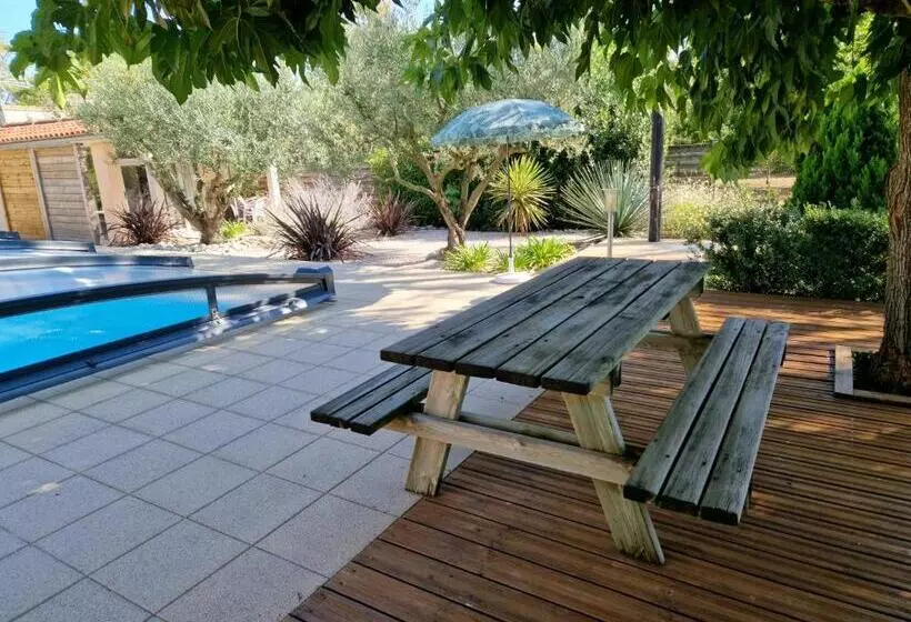 Aamiaismajoitus (B&B) Chambre Hôte Avec Piscine   La Vialatte