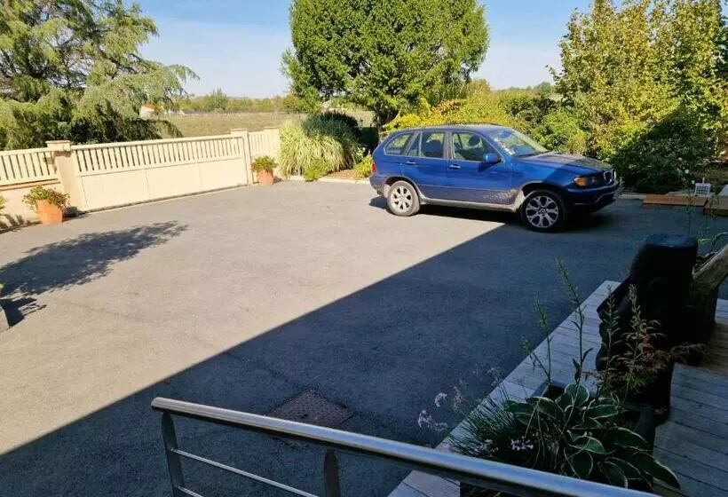 Aamiaismajoitus (B&B) Chambre Hôte Avec Piscine   La Vialatte