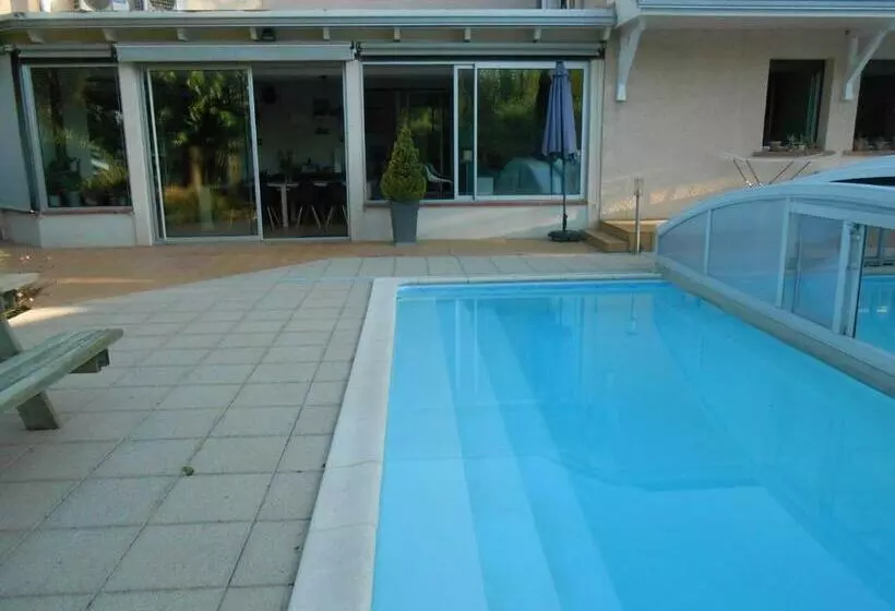 Aamiaismajoitus (B&B) Chambre Hôte Avec Piscine   La Vialatte