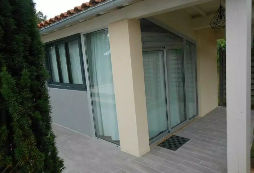 Aamiaismajoitus (B&B) Chambre Hôte Avec Piscine   La Vialatte