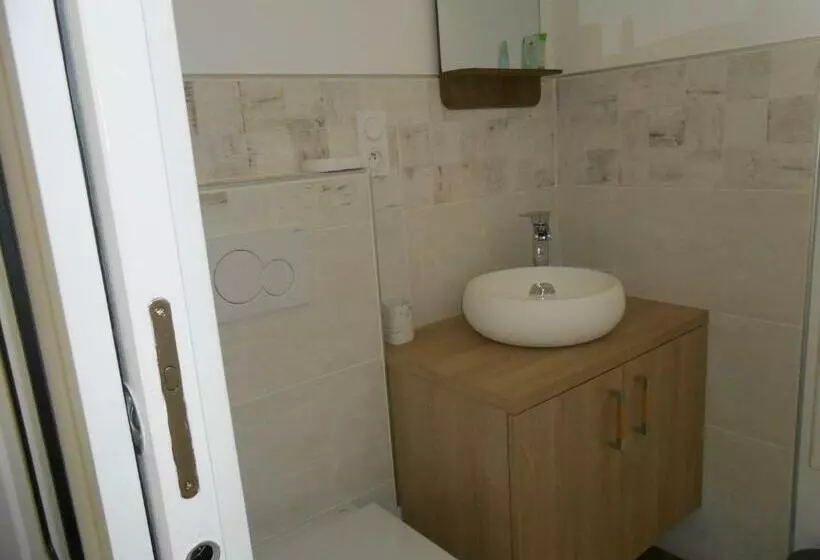 Aamiaismajoitus (B&B) Chambre Hôte Avec Piscine   La Vialatte