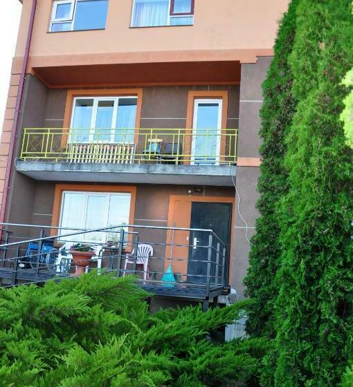 تختخواب و صبحانه First Price