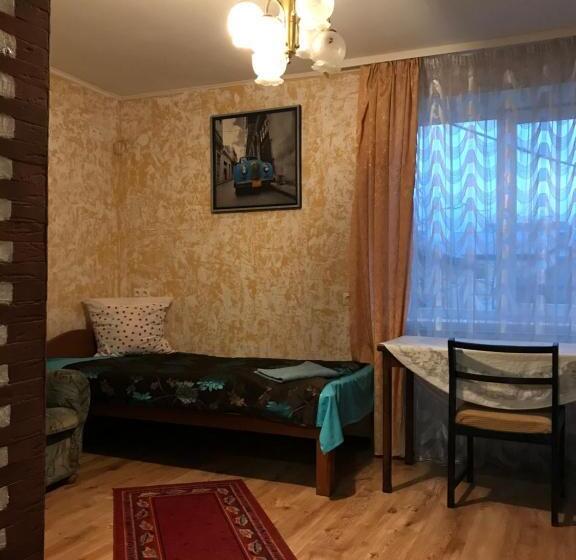 تختخواب و صبحانه First Price