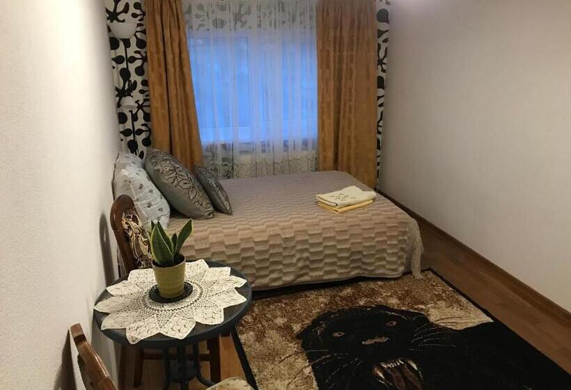 تختخواب و صبحانه First Price