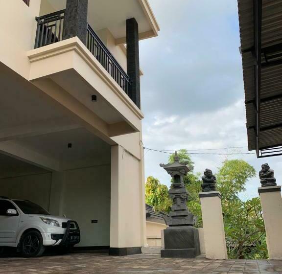 Пансион Gumitish Guest House Singaraja