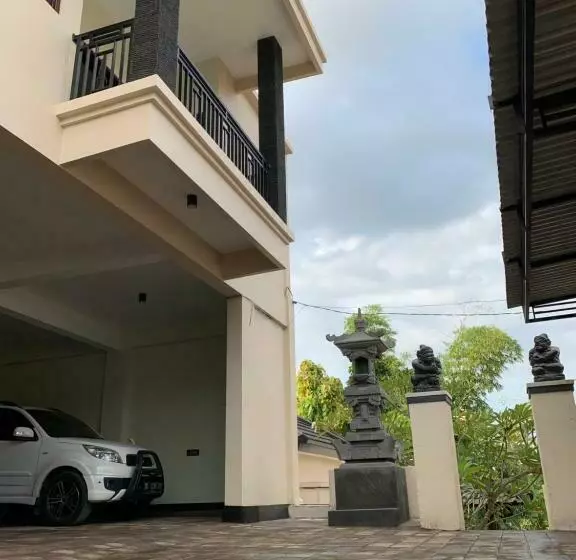 ペンション Gumitish Guest House Singaraja