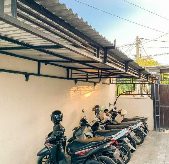 Пансион Gumitish Guest House Singaraja