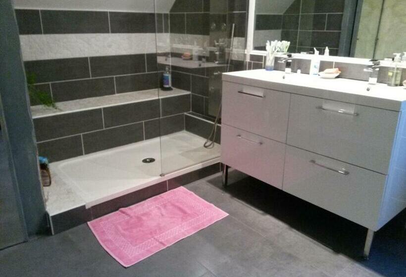 مبيت وإفطار Chez Lydie Et Jean Paul