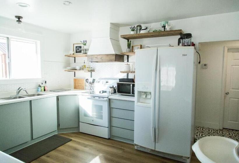 مبيت وإفطار Happy Trails Bnb