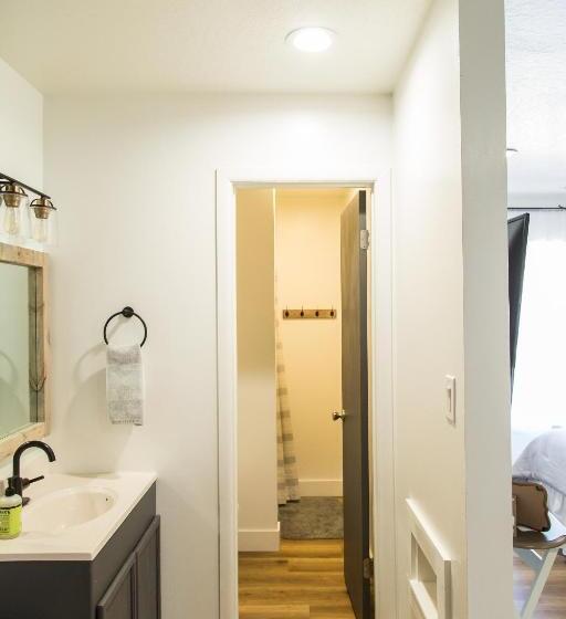 مبيت وإفطار Happy Trails Bnb