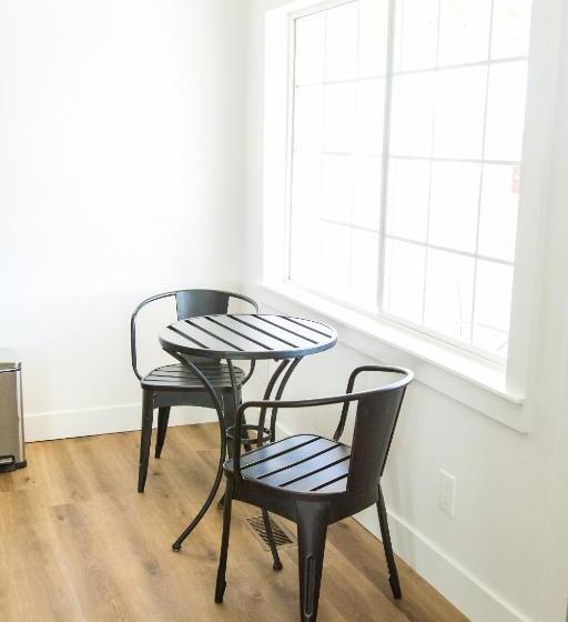 مبيت وإفطار Happy Trails Bnb