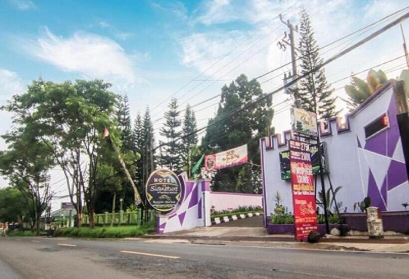 בית מלון כפרי Signature Mandala Kencana