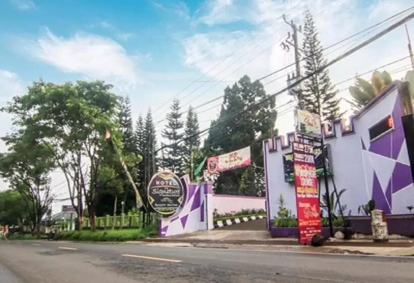 Hotelli Signature Mandala Kencana