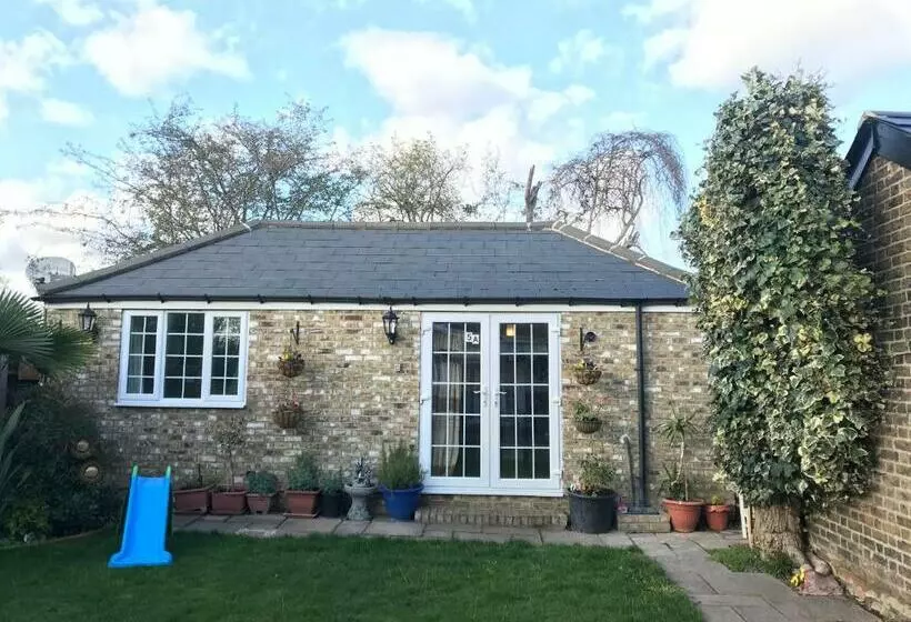 ペンション Cosy Cottage Annex In Fairlop