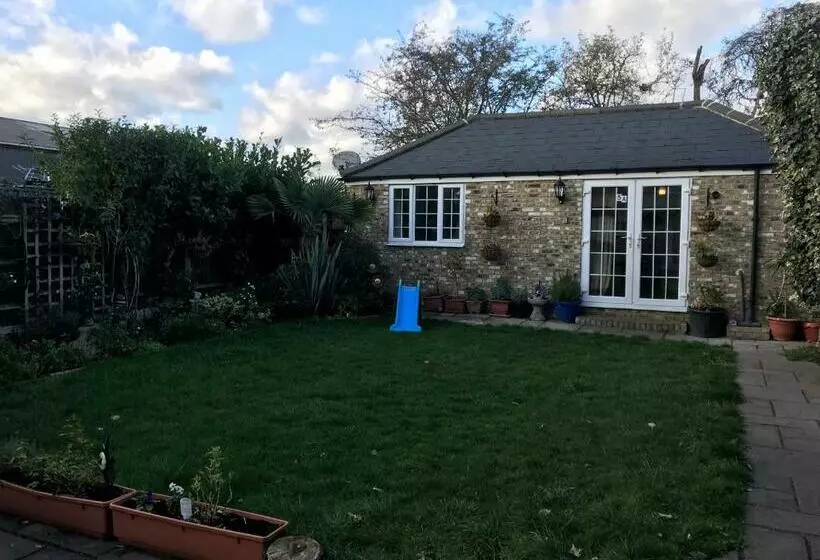 ペンション Cosy Cottage Annex In Fairlop
