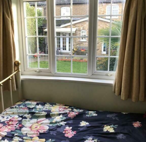 بنسيون Cosy Cottage Annex In Fairlop