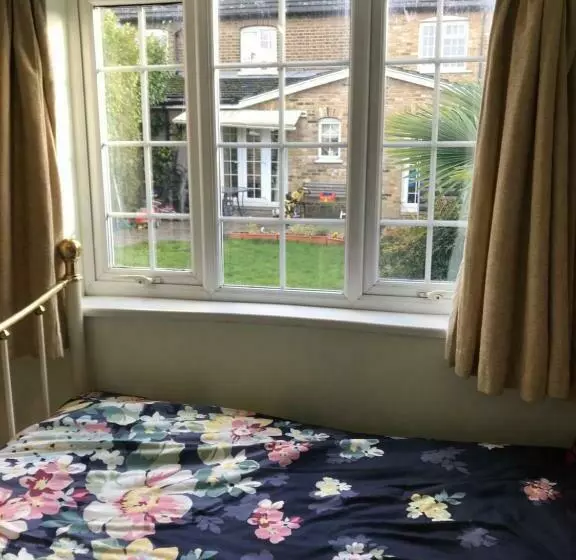 ペンション Cosy Cottage Annex In Fairlop