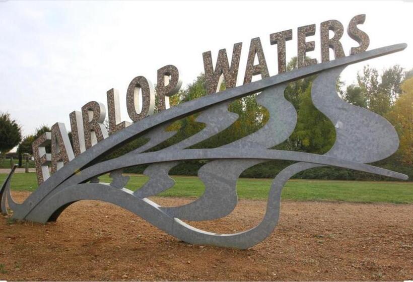 بنسيون Cosy Cottage Annex In Fairlop