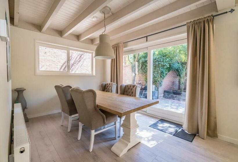 פנסיון Job Baster Huisje