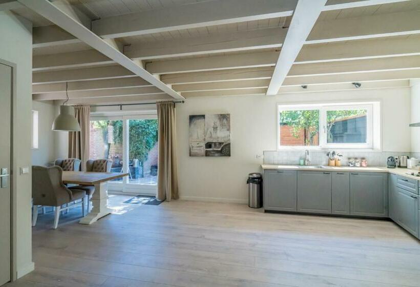 פנסיון Job Baster Huisje