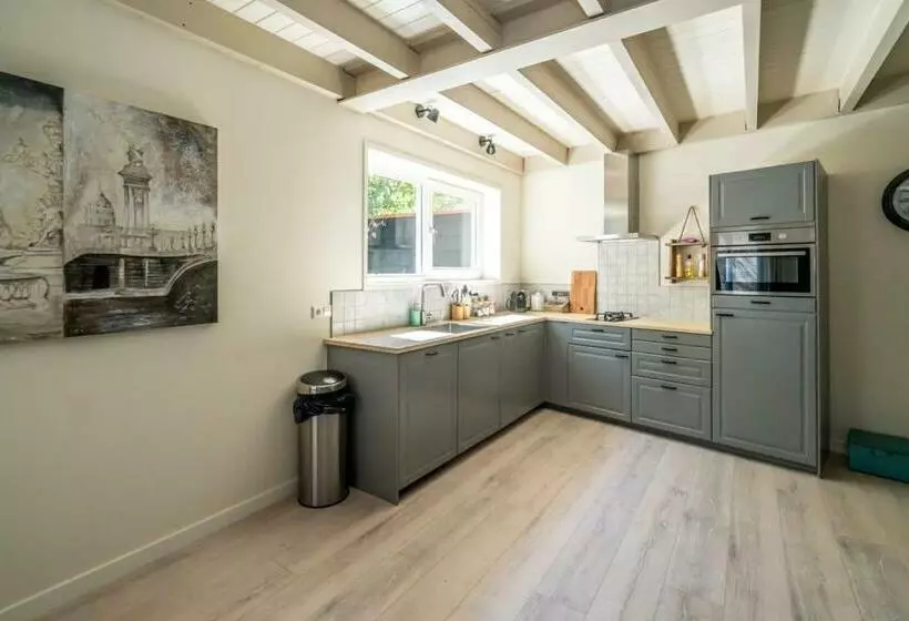 Majatalo Job Baster Huisje