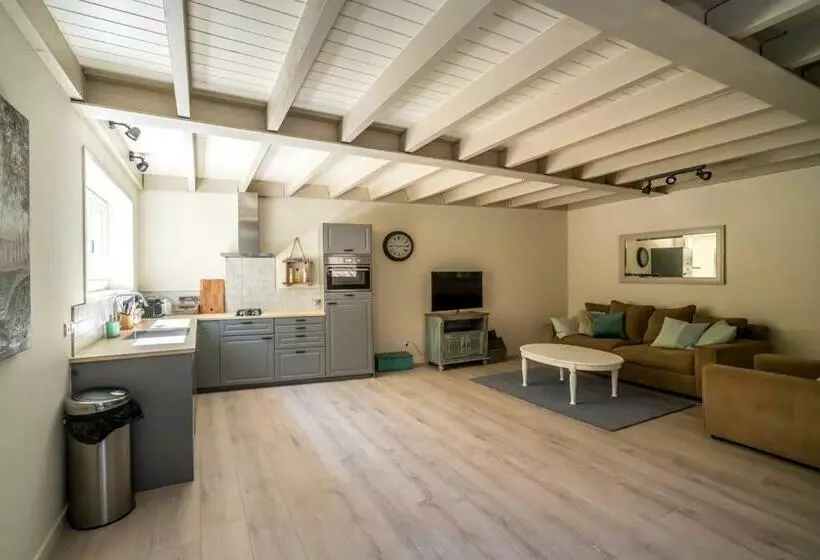 Majatalo Job Baster Huisje