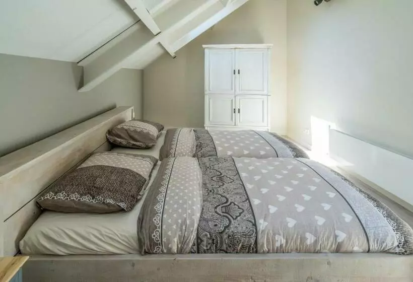 Majatalo Job Baster Huisje