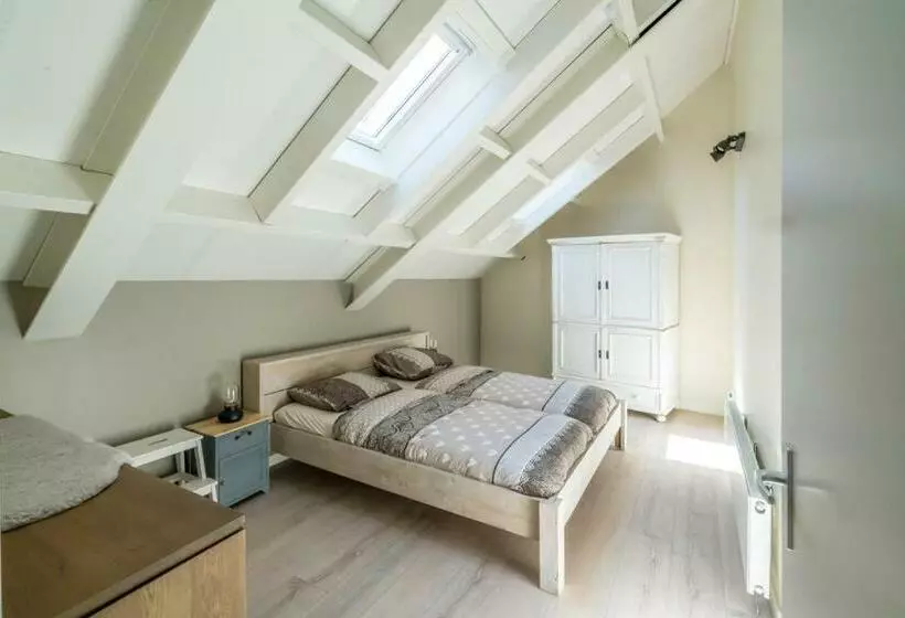 Majatalo Job Baster Huisje