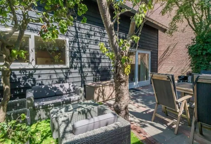 Majatalo Job Baster Huisje