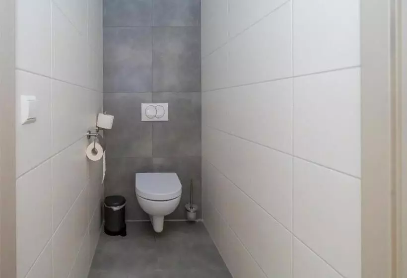 Majatalo Job Baster Huisje